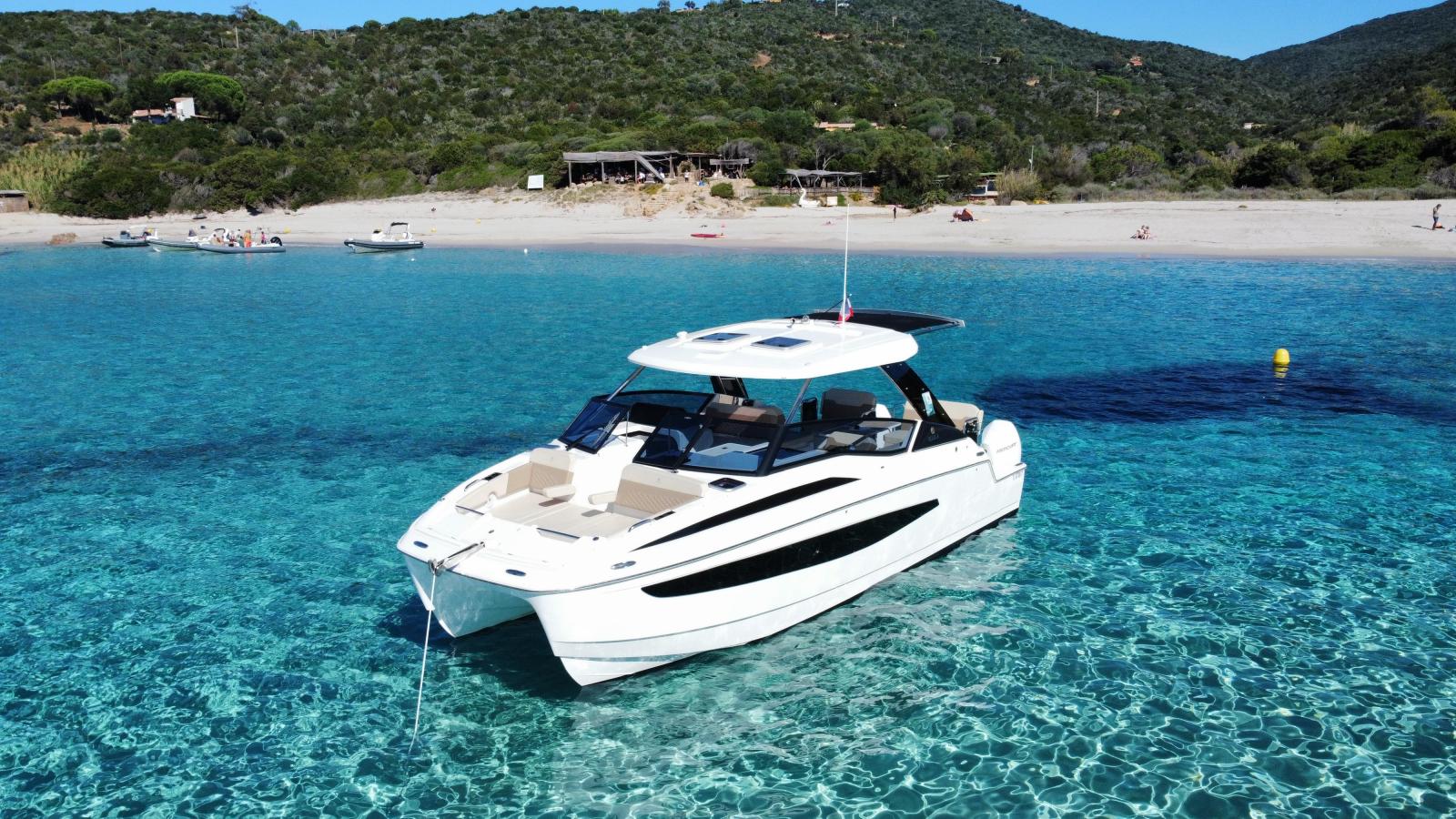 AQUILA 32 SPORT